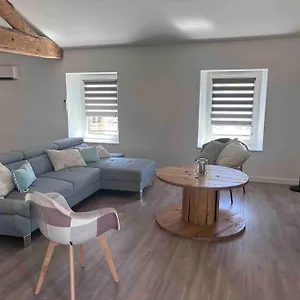 Apartment 7 Personnes, Chavanay